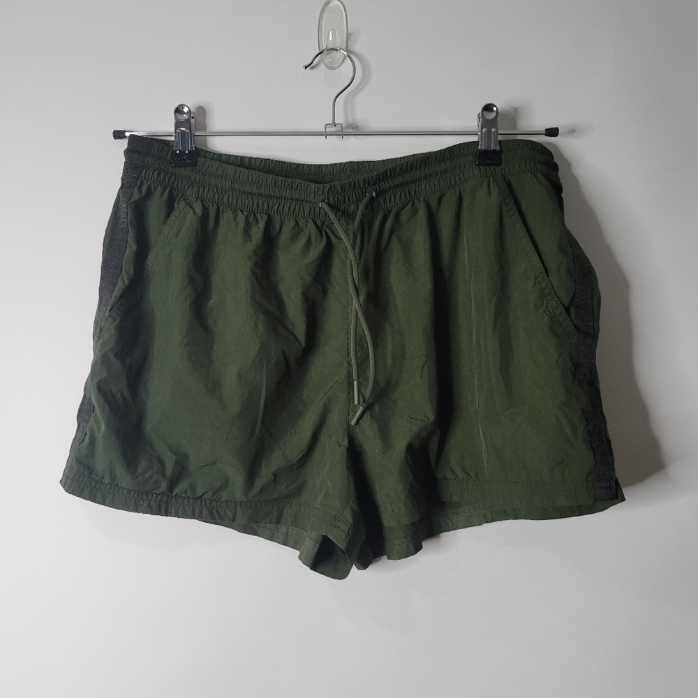 Athleta Expedition Shorts Size 6